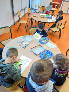 enfants à la garderie périscolaire de Mauriac